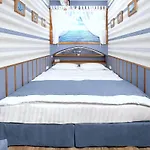 Mini-hôtel Lucky Ship Art