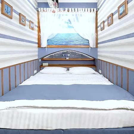 Lucky Ship Art 3* Odessza