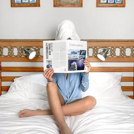 Lucky Ship Art Fogadó