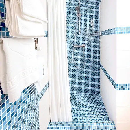 Lucky Ship Art Fogadó