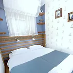 Lucky Ship Art Мініготель Одеса