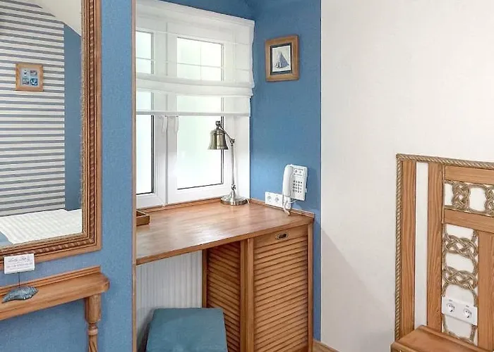 Han/Misafirhane Lucky Ship Art Odessa